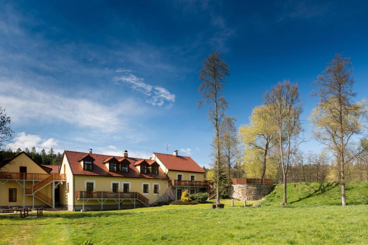 Mlyn Kamenice Klucenice Esterno foto