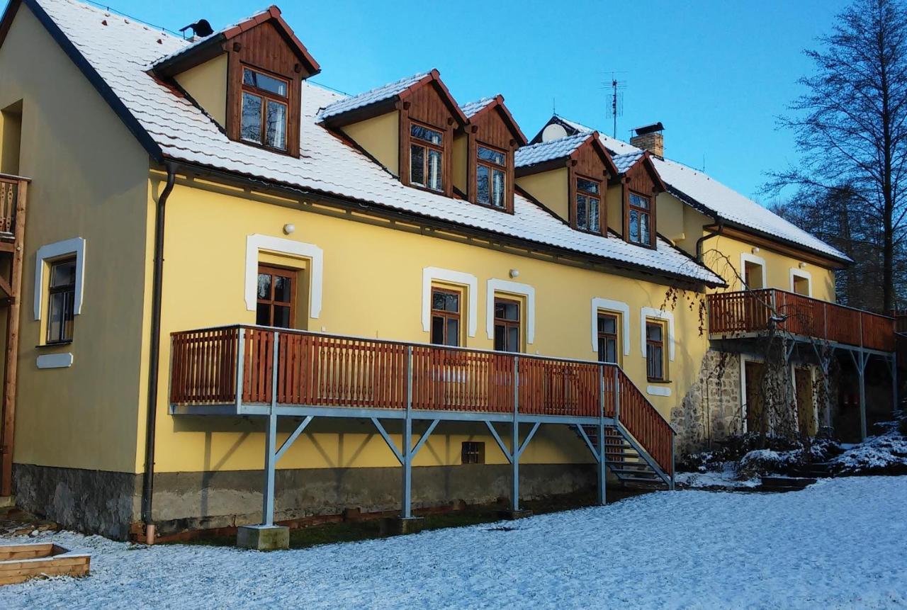 Mlyn Kamenice Klucenice Esterno foto