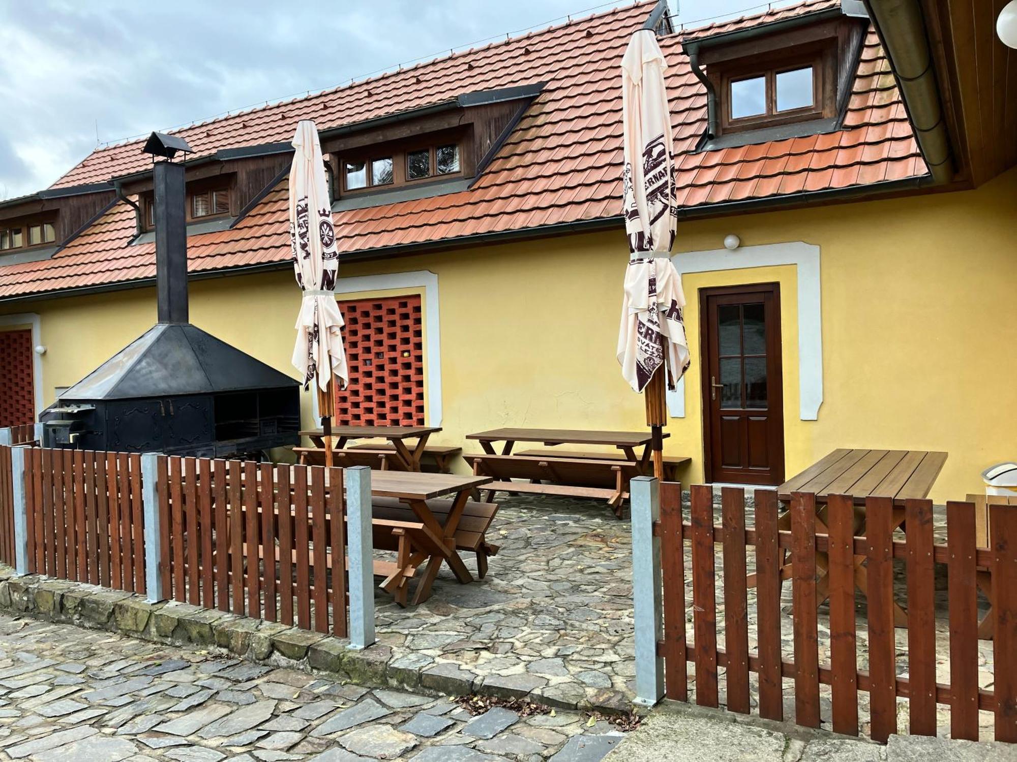 Mlyn Kamenice Klucenice Esterno foto