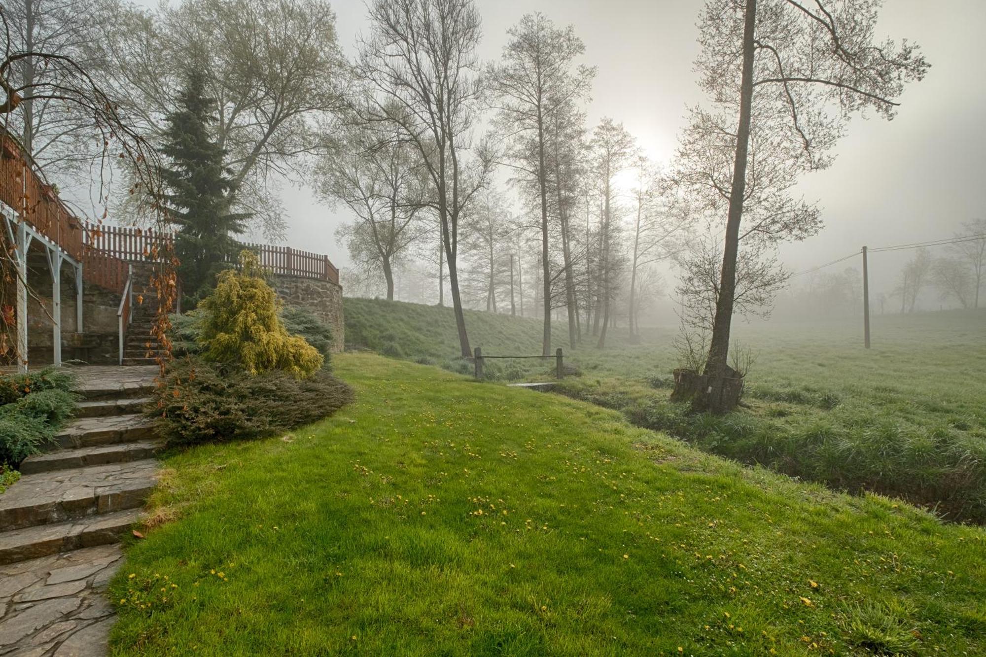 Mlyn Kamenice Klucenice Esterno foto